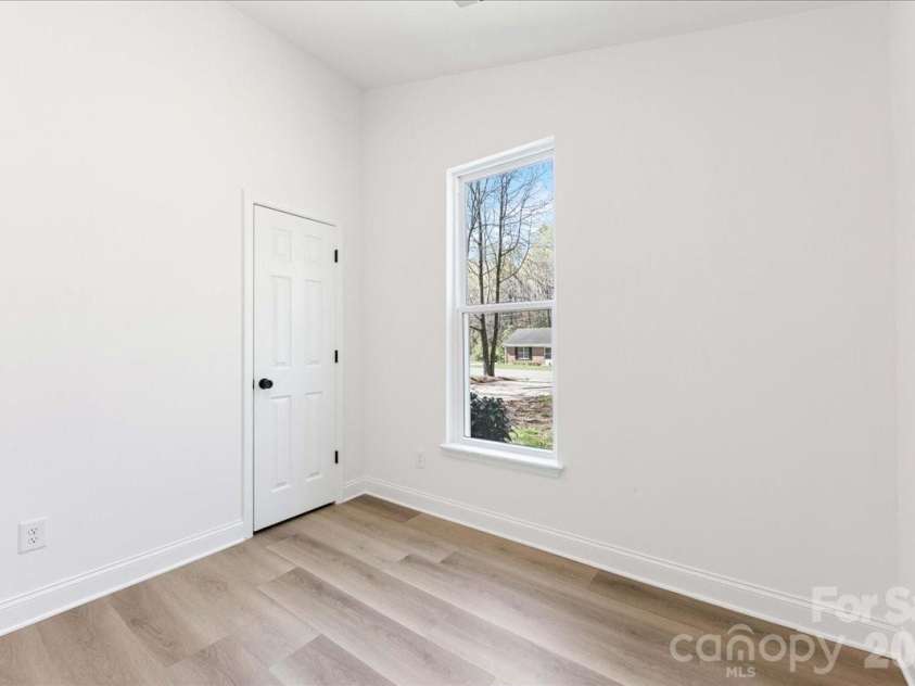231 West Avenue, Charlotte, NC 28208.  MLS# CAR4362188, YatesRealty ID 10688. 