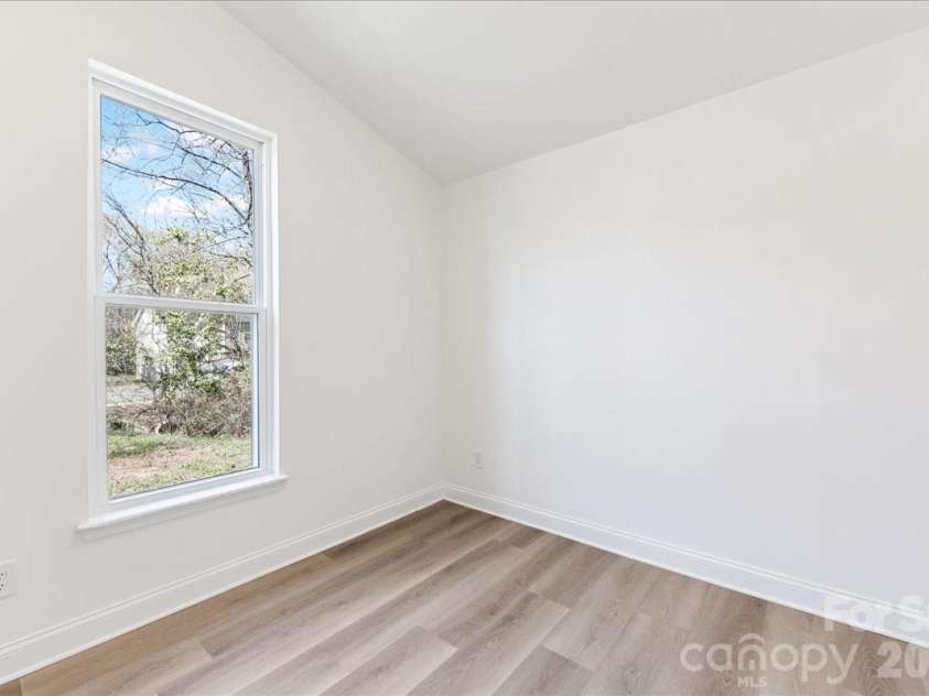 231 West Avenue, Charlotte, NC 28208.  MLS# CAR4362188, YatesRealty ID 10688. 