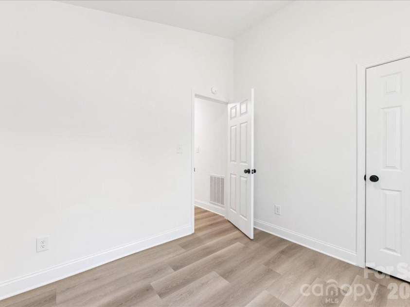 231 West Avenue, Charlotte, NC 28208.  MLS# CAR4362188, YatesRealty ID 10688. 