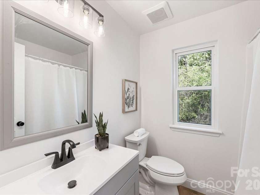 231 West Avenue, Charlotte, NC 28208.  MLS# CAR4362188, YatesRealty ID 10688. 