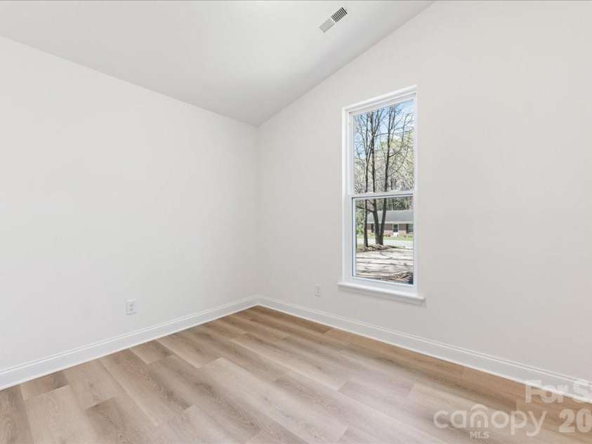 231 West Avenue, Charlotte, NC 28208.  MLS# CAR4362188, YatesRealty ID 10688. 