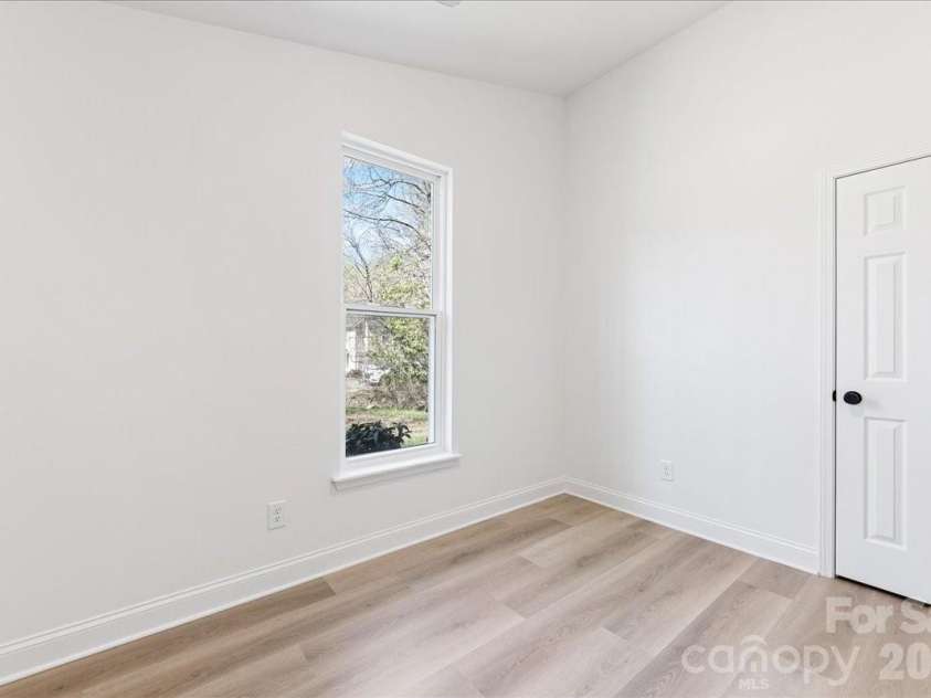 231 West Avenue, Charlotte, NC 28208.  MLS# CAR4362188, YatesRealty ID 10688. 