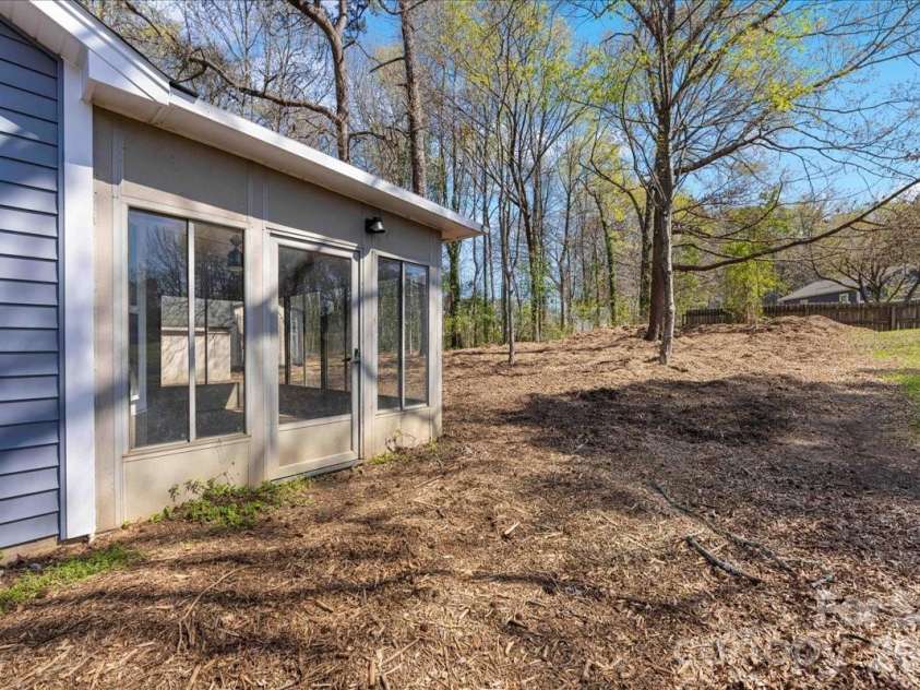 231 West Avenue, Charlotte, NC 28208.  MLS# CAR4362188, YatesRealty ID 10688. 