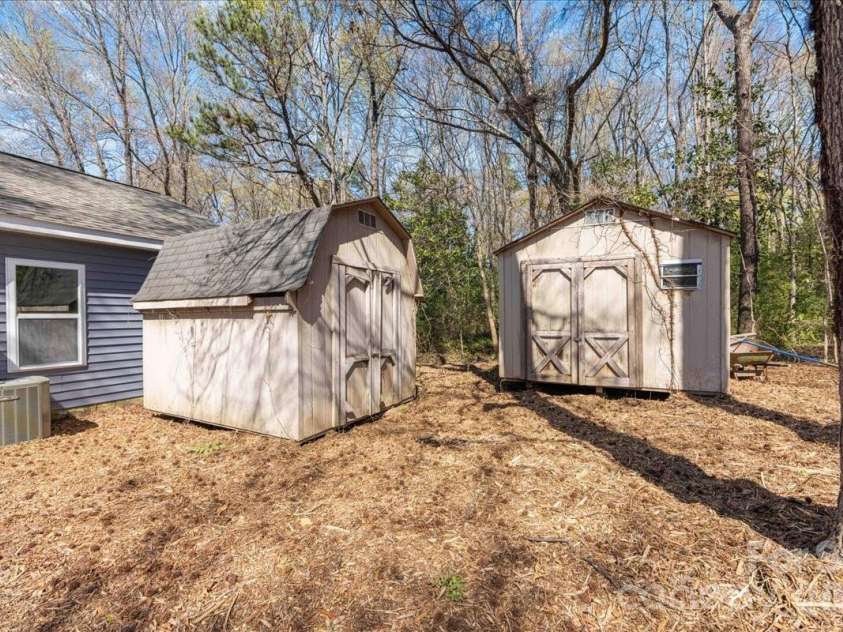 231 West Avenue, Charlotte, NC 28208.  MLS# CAR4362188, YatesRealty ID 10688. 