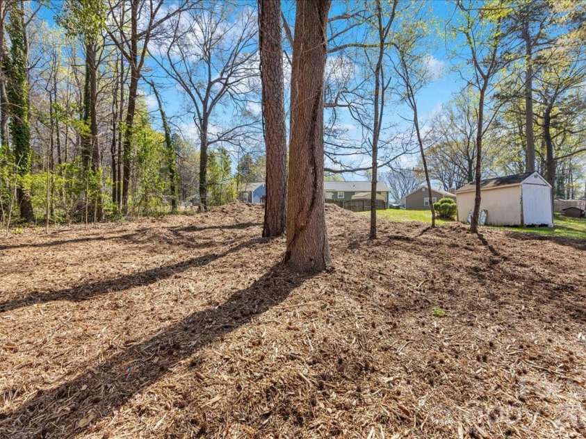 231 West Avenue, Charlotte, NC 28208.  MLS# CAR4362188, YatesRealty ID 10688. 