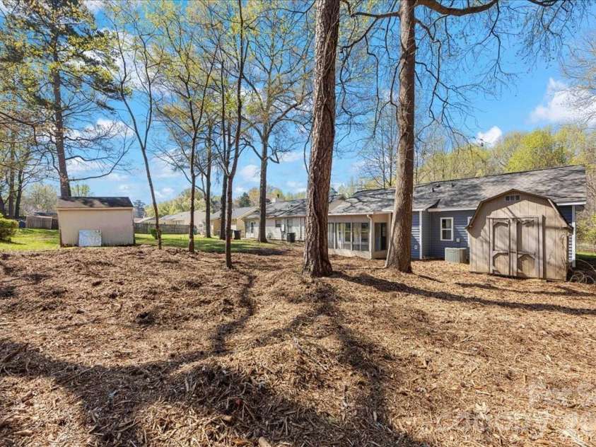 231 West Avenue, Charlotte, NC 28208.  MLS# CAR4362188, YatesRealty ID 10688. 