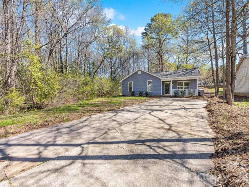 231 West Avenue, Charlotte, NC 28208.  MLS# CAR4362188, YatesRealty ID 10688. 