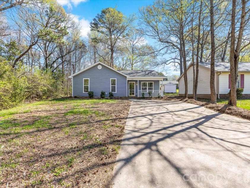 231 West Avenue, Charlotte, NC 28208.  MLS# CAR4362188, YatesRealty ID 10688. 