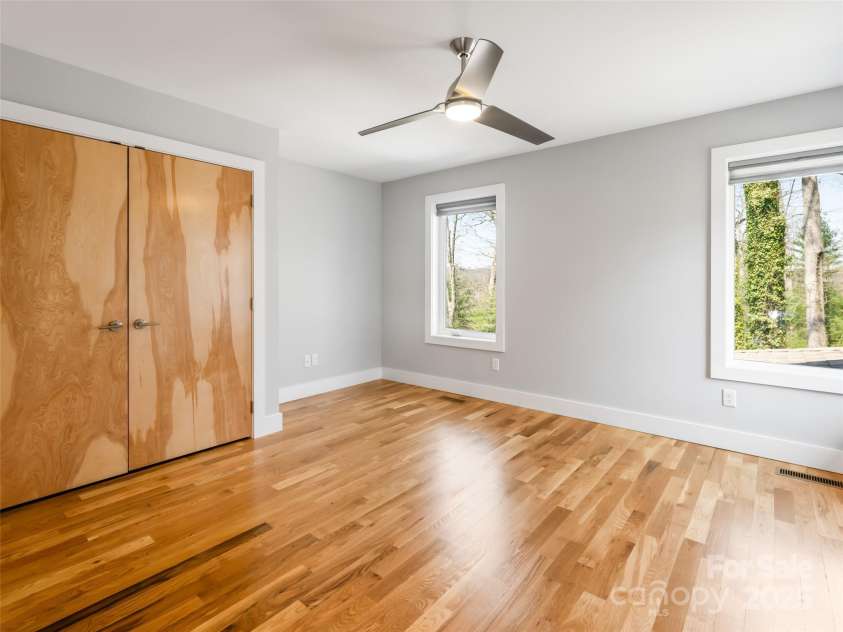 27 Mauricet Lane, Asheville, NC 28806.  MLS# CAR4321609, YatesRealty ID 10688. 