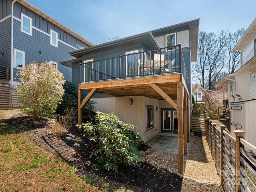 27 Mauricet Lane, Asheville, NC 28806.  MLS# CAR4321609, YatesRealty ID 10688. 