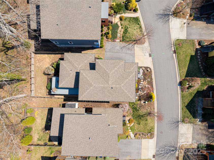 27 Mauricet Lane, Asheville, NC 28806.  MLS# CAR4321609, YatesRealty ID 10688. 