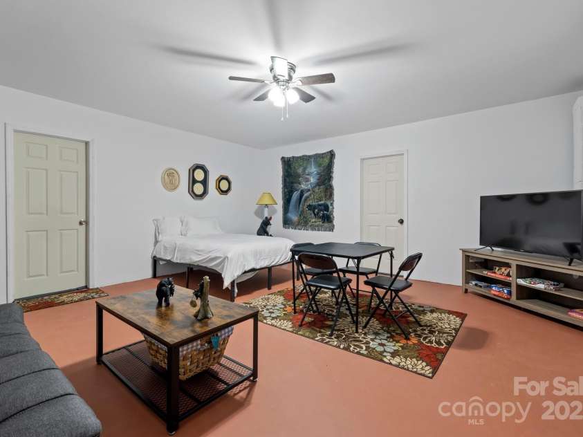 2630 Bowden Lane, Hendersonville, NC 28792.  MLS# CAR4253862, YatesRealty ID 10689. 