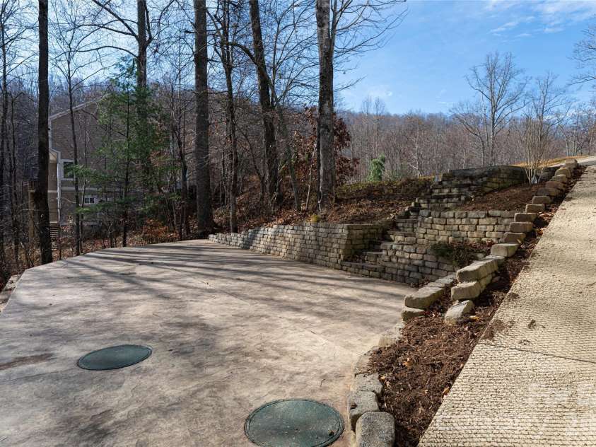 98 Sovereign Lane, Fairview, NC 28730.  MLS# CAR4326130, YatesRealty ID 10689. 
