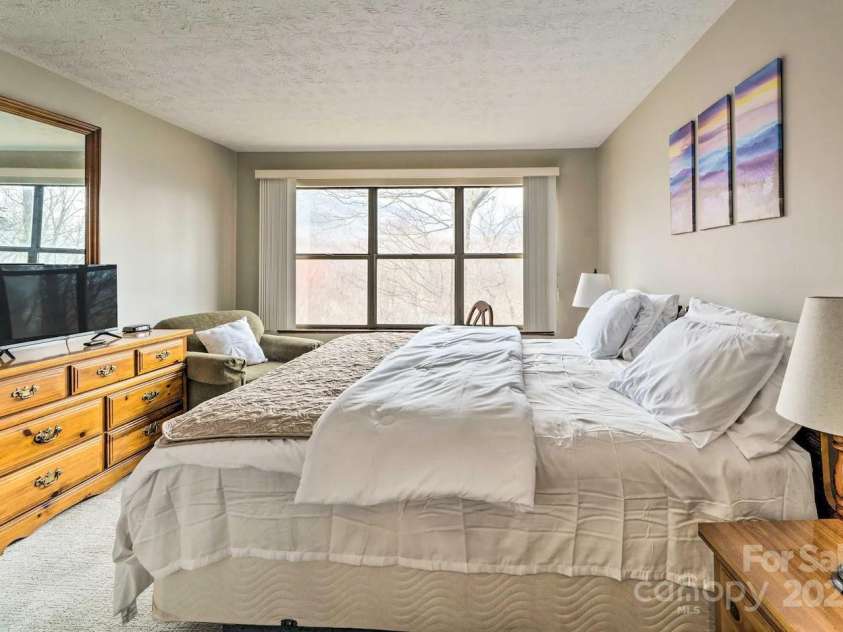 374 Overlook Drive, Burnsville, NC 28714.  MLS# CAR4219334, YatesRealty ID 1069. Bedroom 1
