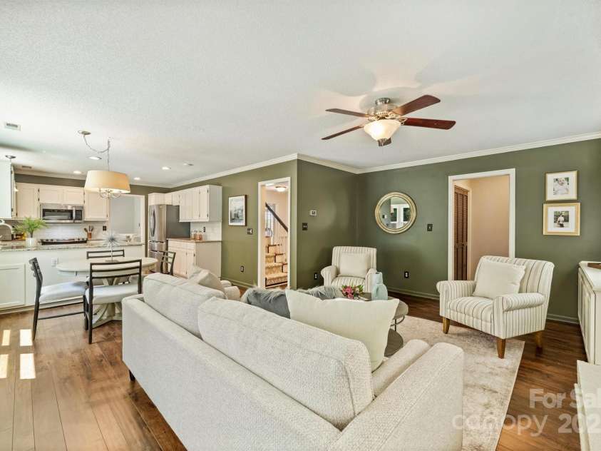 9209 Cameron Wood Drive, Charlotte, NC 28210.  MLS# CAR4252030, YatesRealty ID 10690. 