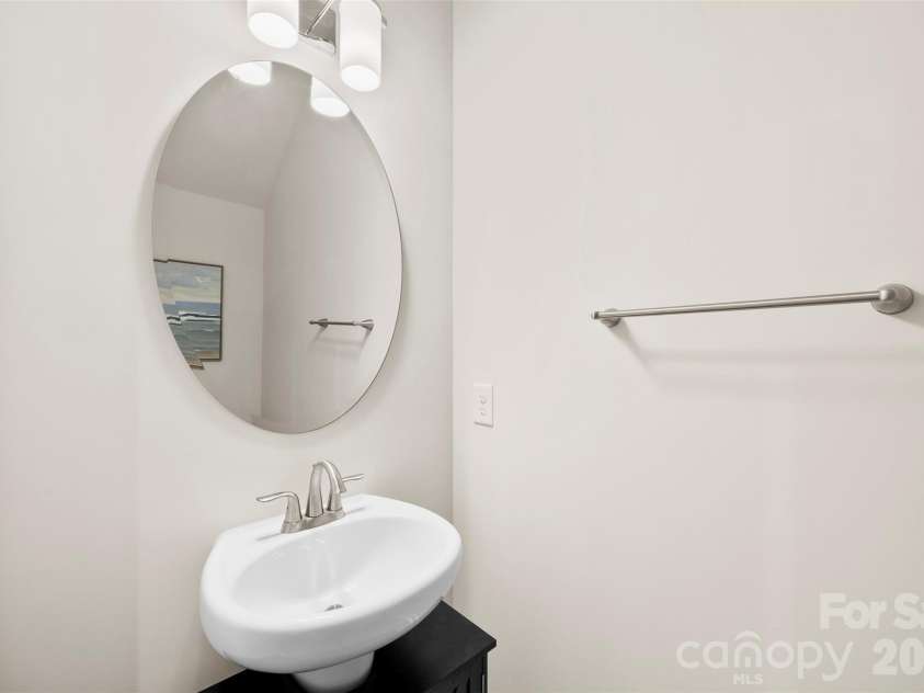 2312 Endeavor Run, Charlotte, NC 28269.  MLS# CAR4365921, YatesRealty ID 10692. Half bath