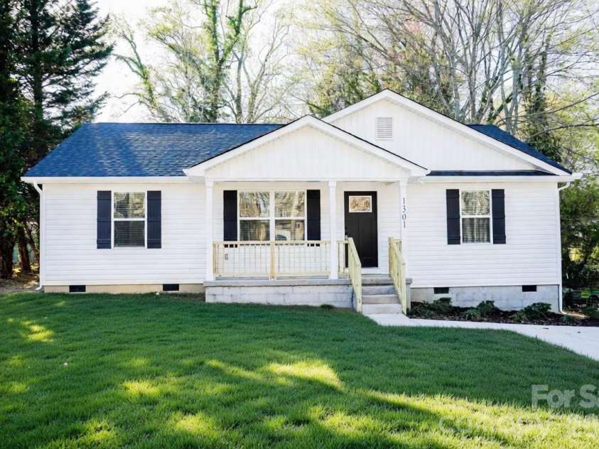 1301 Mt Vernon Avenue, Kannapolis, NC 28083.  MLS# CAR4351266, YatesRealty ID 10693. Front