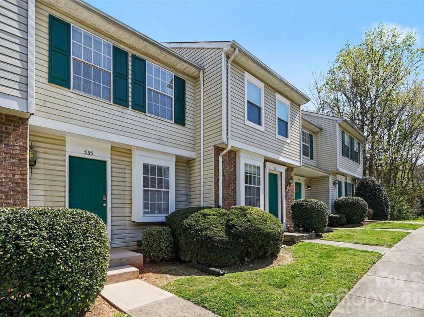 535 Lex Drive, Charlotte, NC 28262.  MLS# CAR4361140, YatesRealty ID 10694. 