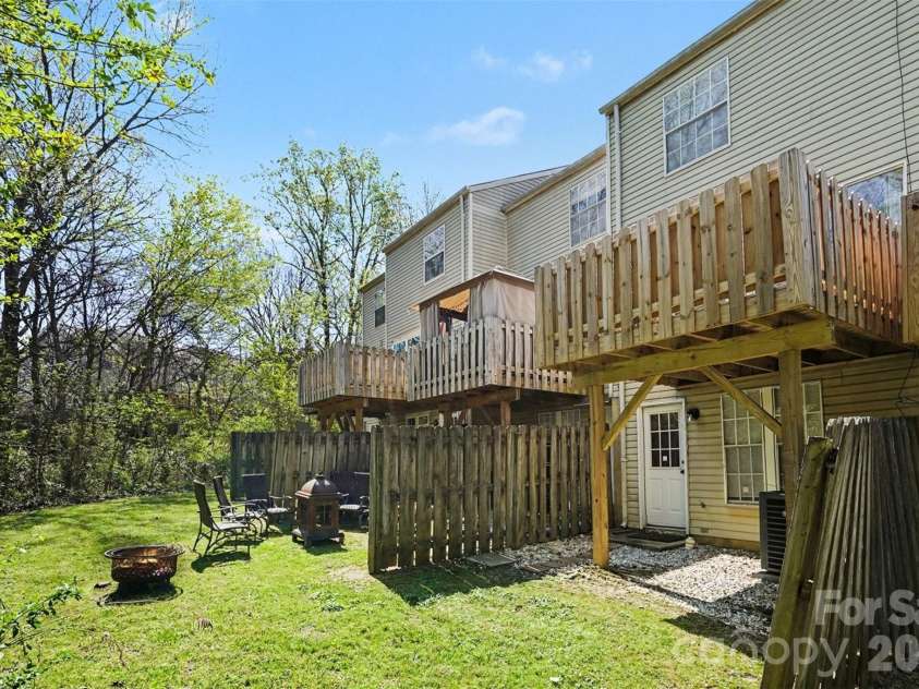 535 Lex Drive, Charlotte, NC 28262.  MLS# CAR4361140, YatesRealty ID 10694. 