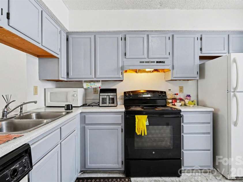 535 Lex Drive, Charlotte, NC 28262.  MLS# CAR4361140, YatesRealty ID 10694. 