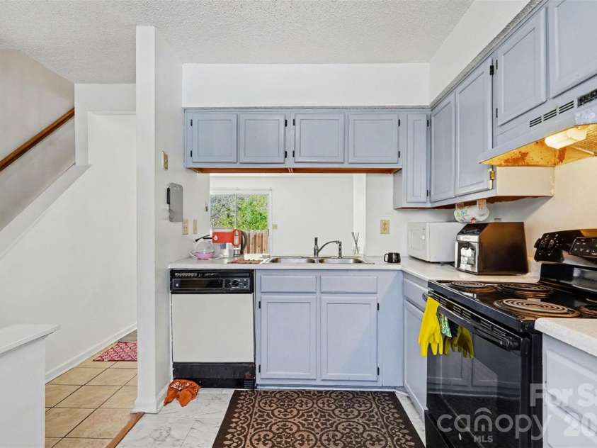 535 Lex Drive, Charlotte, NC 28262.  MLS# CAR4361140, YatesRealty ID 10694. 