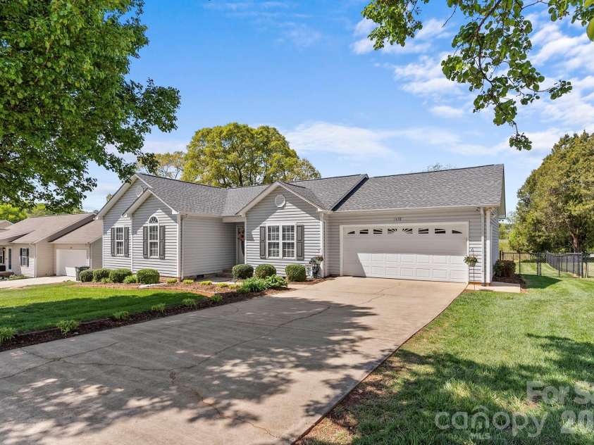 1478 Farmington Hills Drive, Conover, NC 28613.  MLS# CAR4366967, YatesRealty ID 10695. 