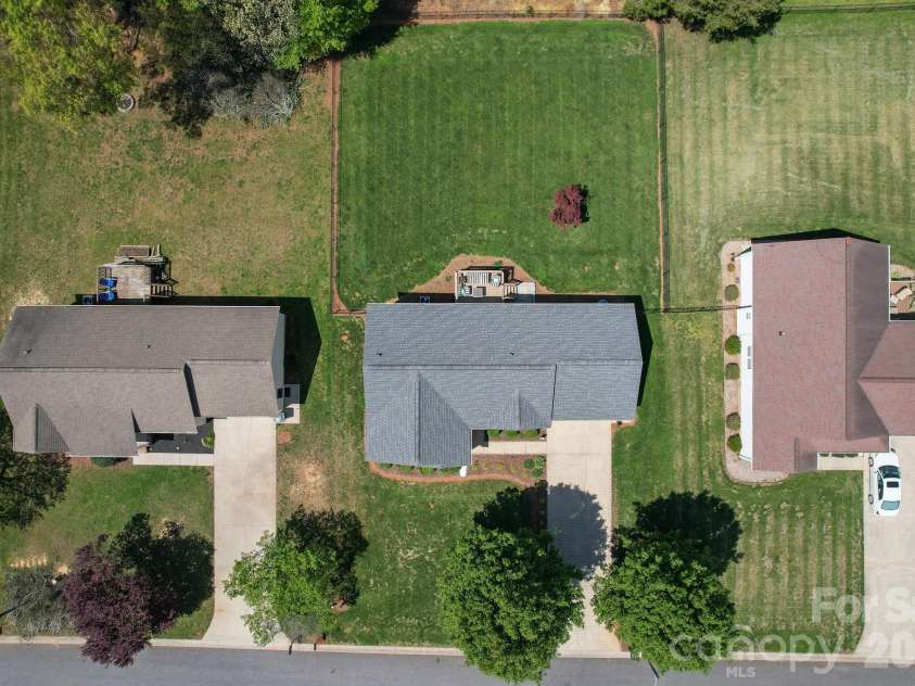 1478 Farmington Hills Drive, Conover, NC 28613.  MLS# CAR4366967, YatesRealty ID 10695. 