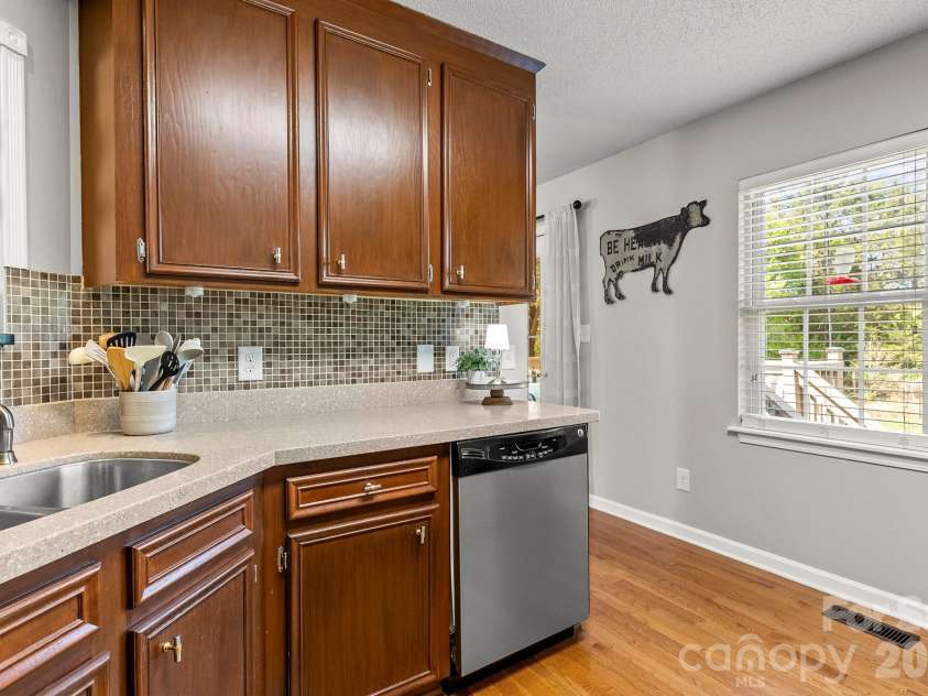 1478 Farmington Hills Drive, Conover, NC 28613.  MLS# CAR4366967, YatesRealty ID 10695. 