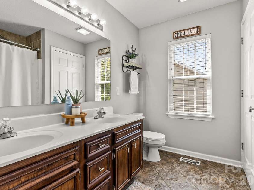 1478 Farmington Hills Drive, Conover, NC 28613.  MLS# CAR4366967, YatesRealty ID 10695. 