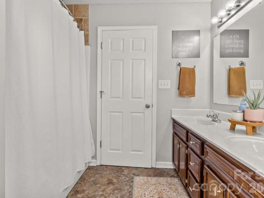 1478 Farmington Hills Drive, Conover, NC 28613.  MLS# CAR4366967, YatesRealty ID 10695. 