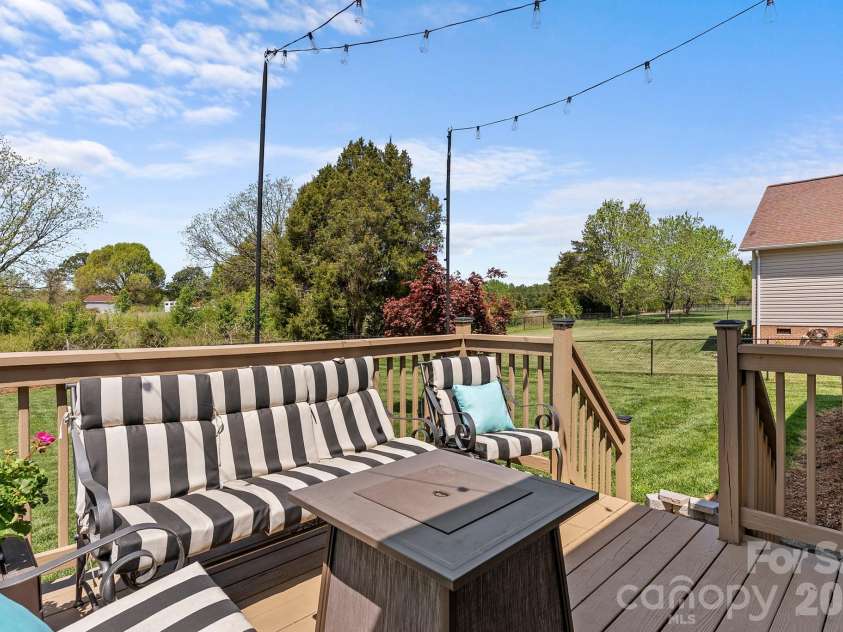 1478 Farmington Hills Drive, Conover, NC 28613.  MLS# CAR4366967, YatesRealty ID 10695. 