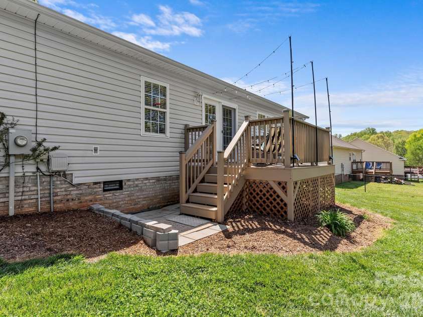 1478 Farmington Hills Drive, Conover, NC 28613.  MLS# CAR4366967, YatesRealty ID 10695. 