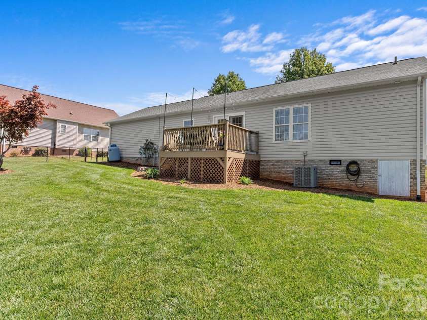 1478 Farmington Hills Drive, Conover, NC 28613.  MLS# CAR4366967, YatesRealty ID 10695. 