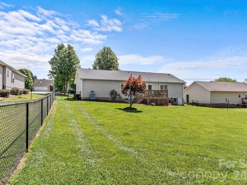 1478 Farmington Hills Drive, Conover, NC 28613.  MLS# CAR4366967, YatesRealty ID 10695. 