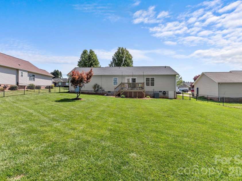 1478 Farmington Hills Drive, Conover, NC 28613.  MLS# CAR4366967, YatesRealty ID 10695. 