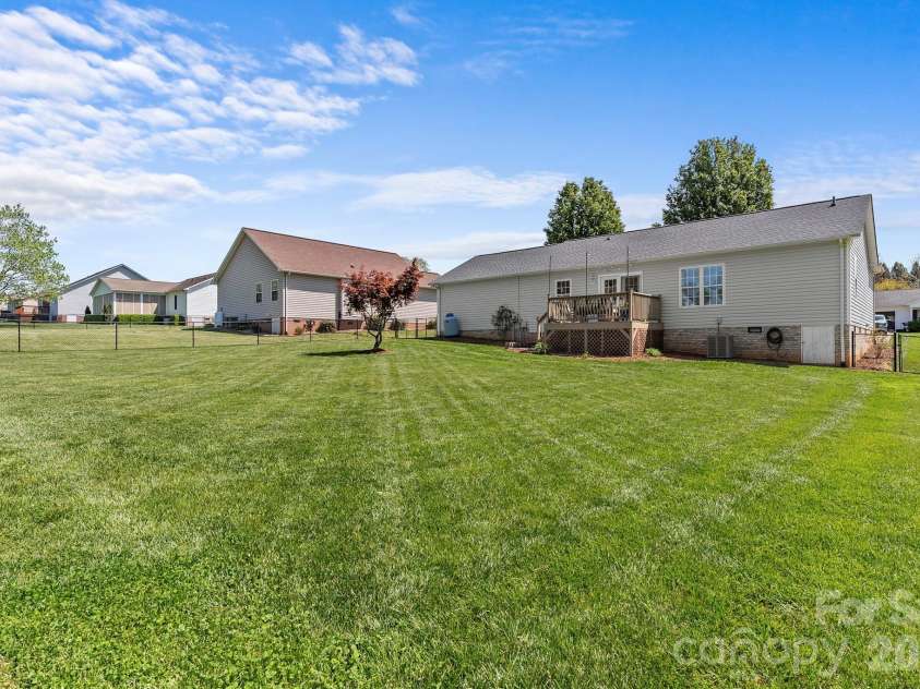 1478 Farmington Hills Drive, Conover, NC 28613.  MLS# CAR4366967, YatesRealty ID 10695. 
