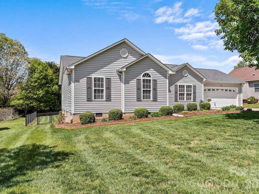1478 Farmington Hills Drive, Conover, NC 28613.  MLS# CAR4366967, YatesRealty ID 10695. 