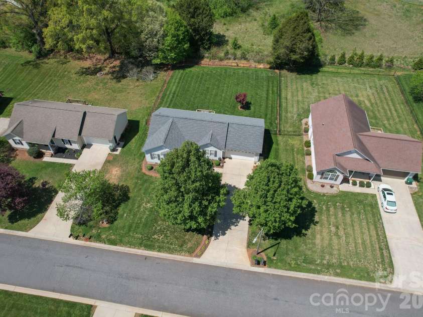 1478 Farmington Hills Drive, Conover, NC 28613.  MLS# CAR4366967, YatesRealty ID 10695. 