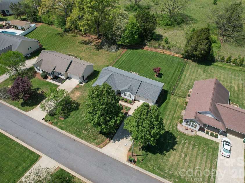 1478 Farmington Hills Drive, Conover, NC 28613.  MLS# CAR4366967, YatesRealty ID 10695. 