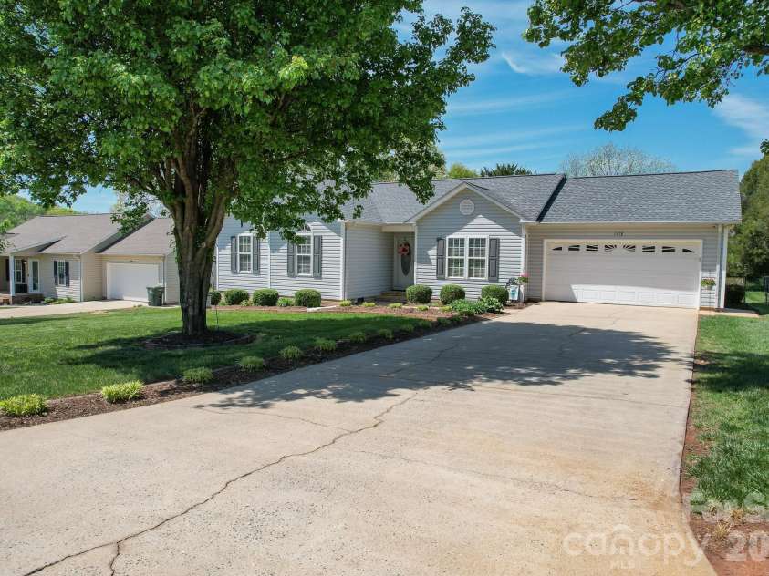 1478 Farmington Hills Drive, Conover, NC 28613.  MLS# CAR4366967, YatesRealty ID 10695. 