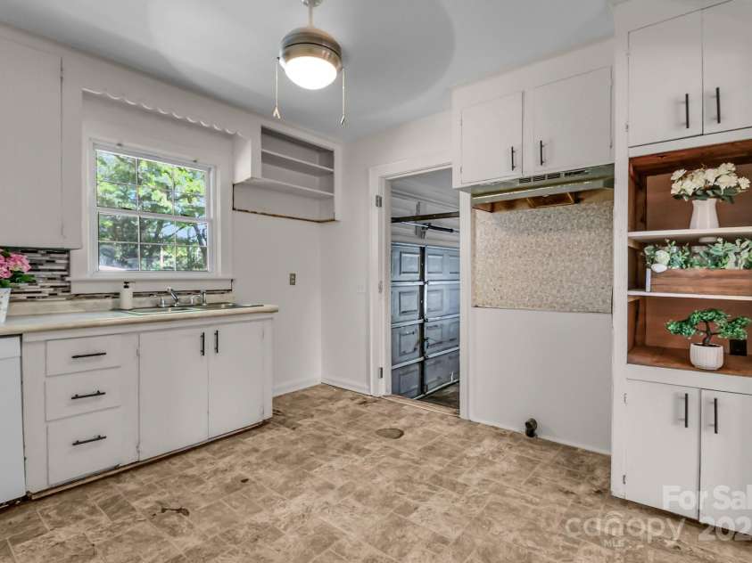 908 Dogwood Drive, Gastonia, NC 28054.  MLS# CAR4227211, YatesRealty ID 10695. 