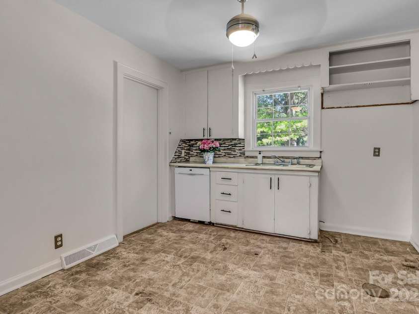 908 Dogwood Drive, Gastonia, NC 28054.  MLS# CAR4227211, YatesRealty ID 10695. 