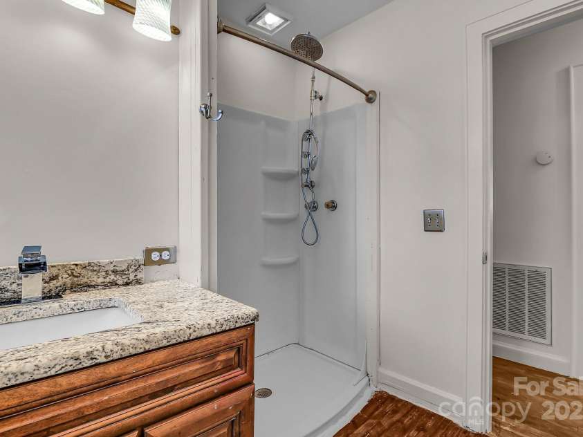 908 Dogwood Drive, Gastonia, NC 28054.  MLS# CAR4227211, YatesRealty ID 10695. 