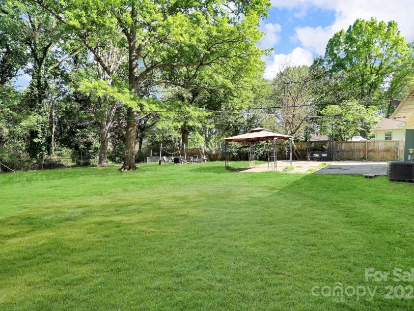 908 Dogwood Drive, Gastonia, NC 28054.  MLS# CAR4227211, YatesRealty ID 10695. 