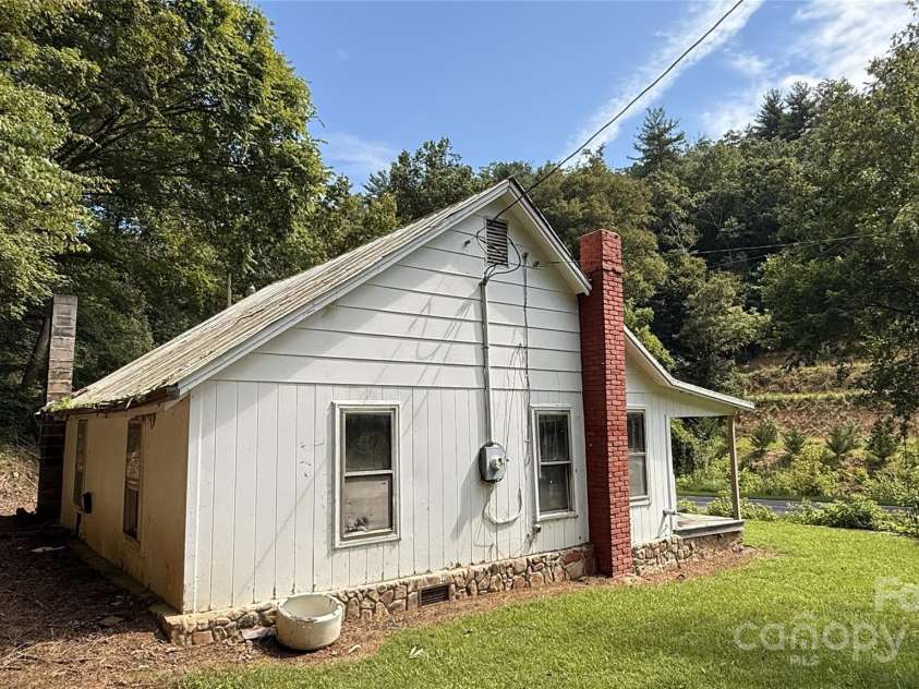 851 Lower Shut In Road, Hot Springs, NC 28743.  MLS# CAR4289186, YatesRealty ID 10696. 