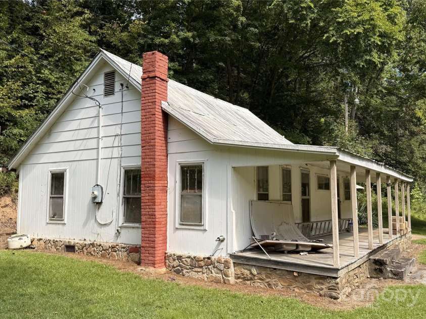 851 Lower Shut In Road, Hot Springs, NC 28743.  MLS# CAR4289186, YatesRealty ID 10696. 