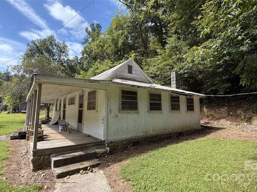 851 Lower Shut In Road, Hot Springs, NC 28743.  MLS# CAR4289186, YatesRealty ID 10696. 