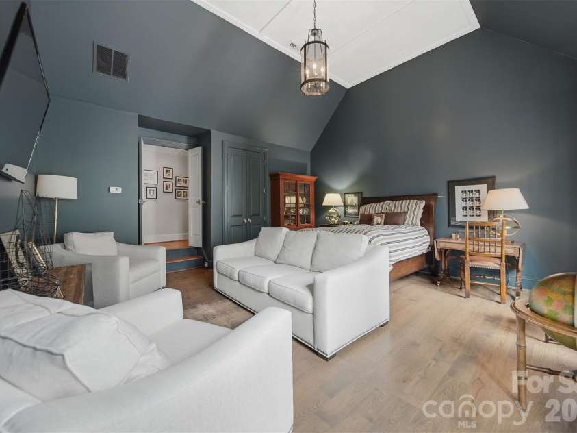 834 9th Avenue, Hickory, NC 28601.  MLS# CAR4366264, YatesRealty ID 10697. 2nd level bedroom