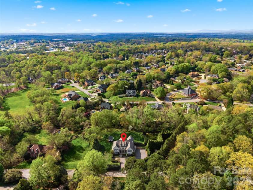 834 9th Avenue, Hickory, NC 28601.  MLS# CAR4366264, YatesRealty ID 10697. 