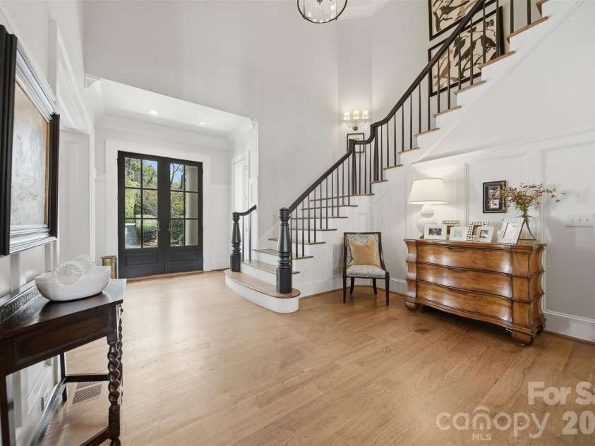 834 9th Avenue, Hickory, NC 28601.  MLS# CAR4366264, YatesRealty ID 10697. Foyer